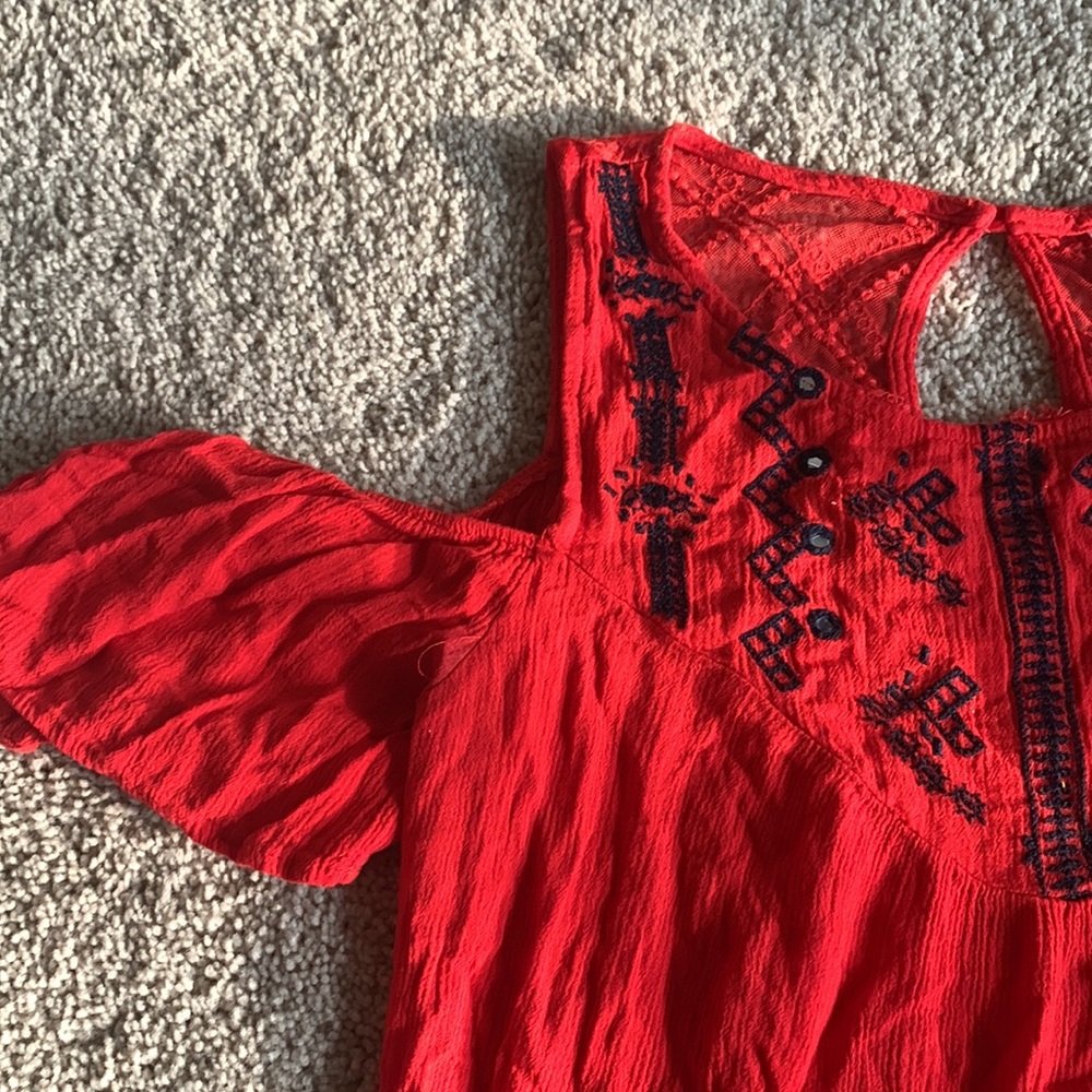 Red top - Picture 2 of 4